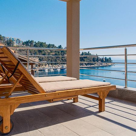 Seafront 2-Bedroom Apartment Nika - Рабац Екстер'єр фото