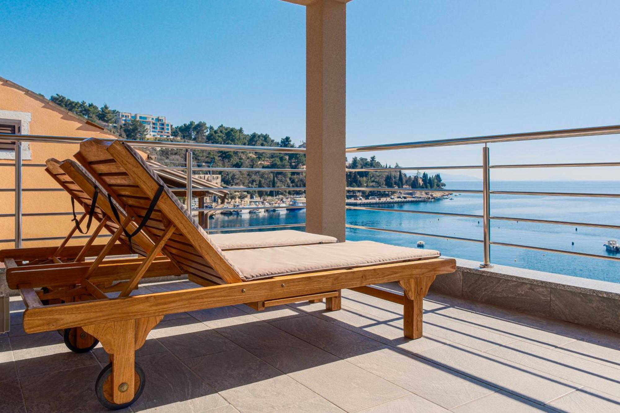 Seafront 2-Bedroom Apartment Nika - Рабац Екстер'єр фото